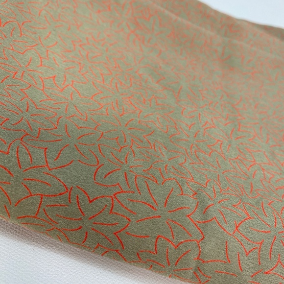 Tan/Red Leaf Outline Slinky Fashion Fabric - Rosewood - Blouse Dress 60" x 5 yd - Picture 2 of 11